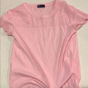 Gap pink spring/summer cotton tee. Never worn.